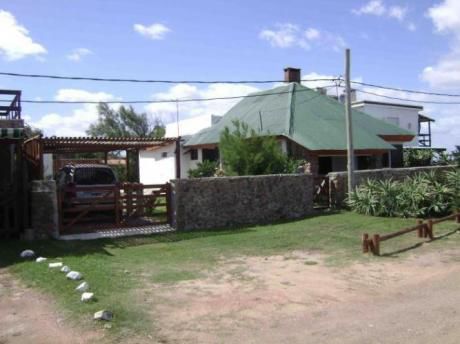 Sur (casa De Techo De Chapa Verde Y Muro De Piedra), casa en alquiler